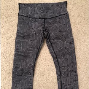 Lululemon mid-rise wunder under crop size 8